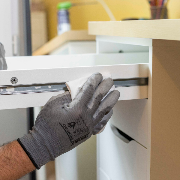 Bostik DIY Moldova Romania lubrifierea mecanismelor step 4