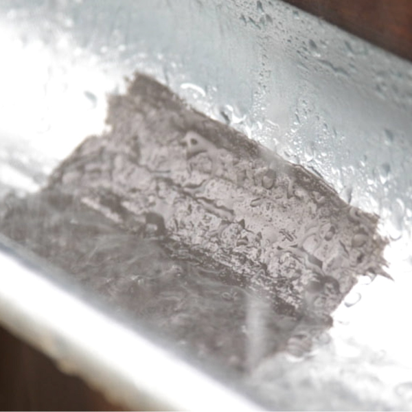 Bostik DIY Moldova Romania repara fisura din jgheab Step 4 600x600