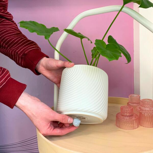 bostik-diy-uk-ideas-inspo-blu-tack-cleaning-3.jpg