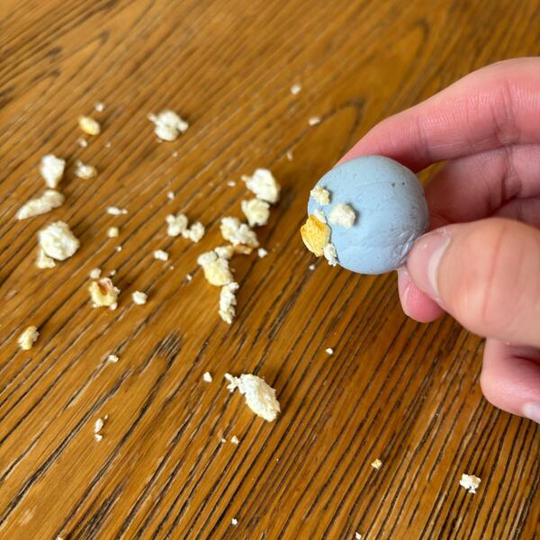 bostik-diy-uk-ideas-inspo-blu-tack-cleaning-7.jpg