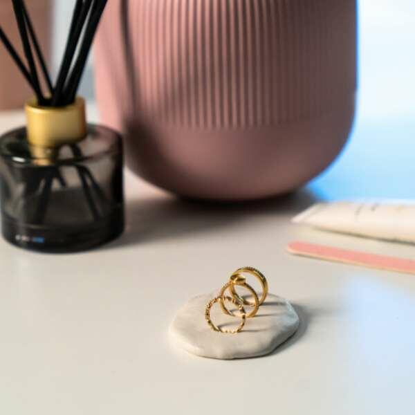 UK create blu tack white ring holder