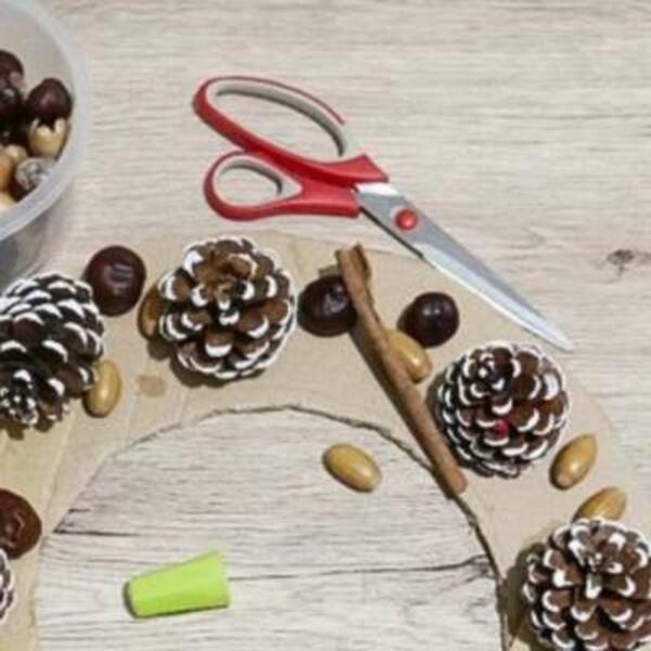 UK ideas DIY Christmas wreath 1