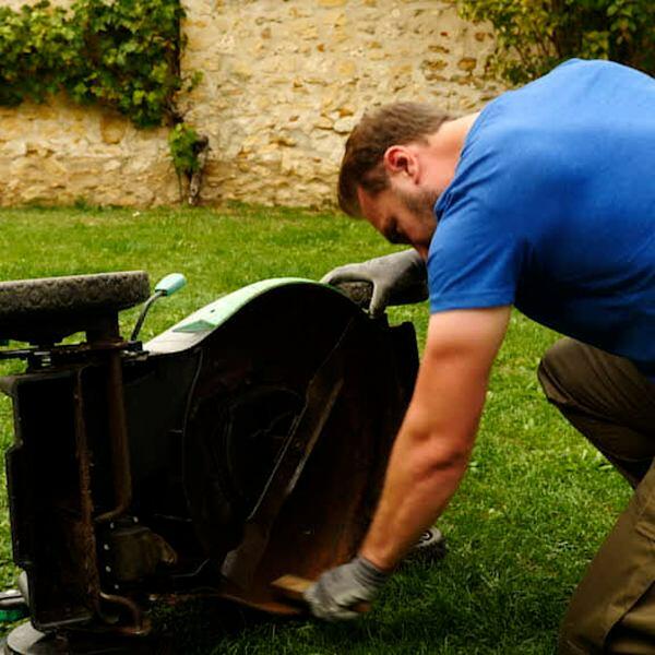 France tutorial repair damaged lawnmower chassis Step 1