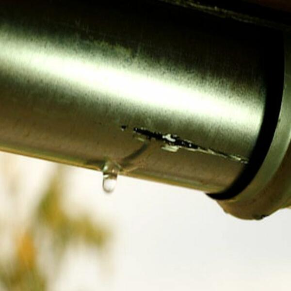 France tutorial repairing cracked roof gutters Step 1