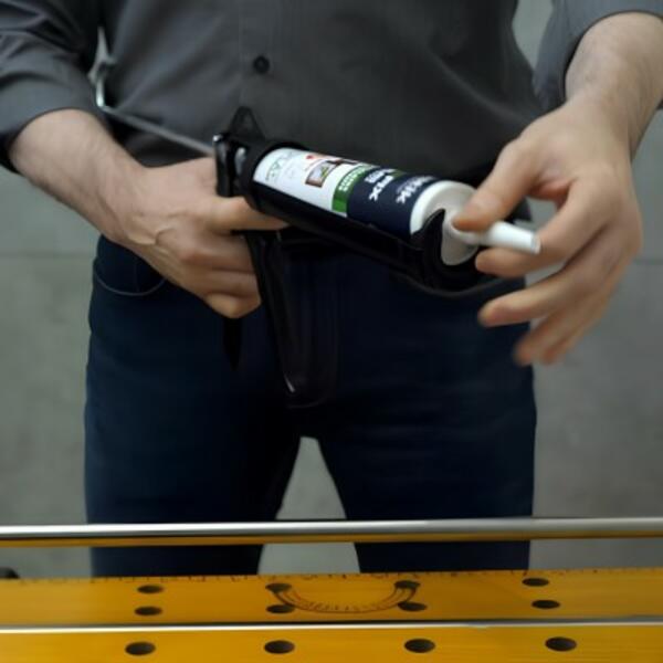 Germany tutorial How to fix a towel rack step 1