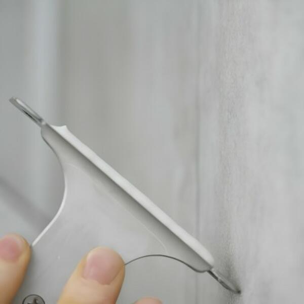 Germany tutorial How to fix a towel rack step 3