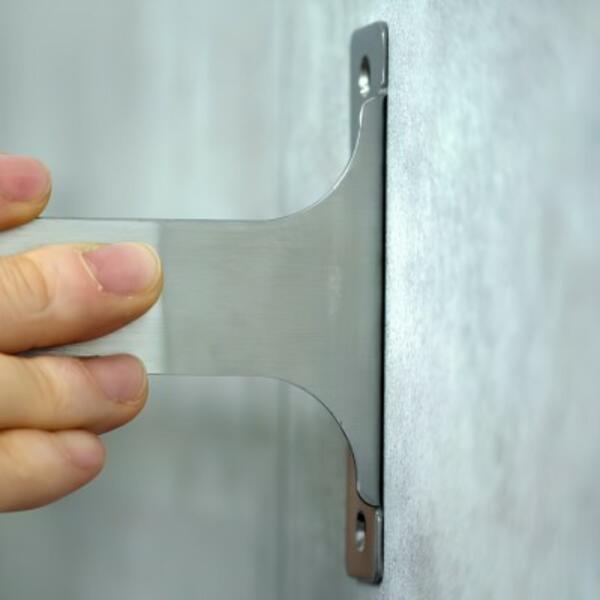 Germany tutorial How to fix a towel rack step 4