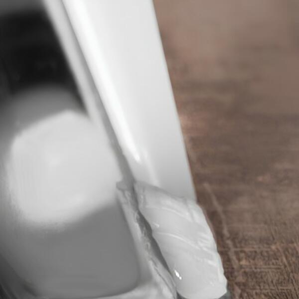 Germany tutorial How to seal a washbasin step 2