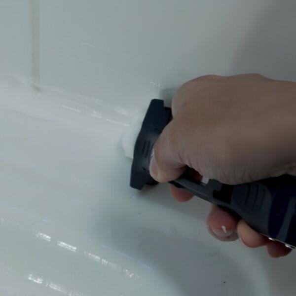 Germany tutorial How to seal a shower step 4