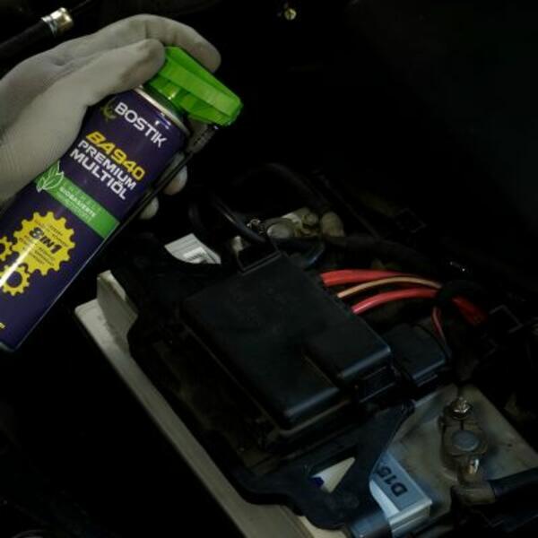 Lithuania tutorial electrical contact lubricant step 3