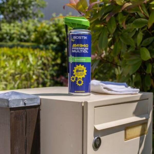 Lithuania tutorial lubrication of a letter box step 3