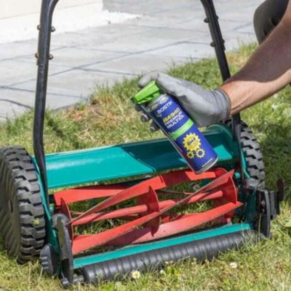 Lithuania tutorial lubrication of a mower step 1