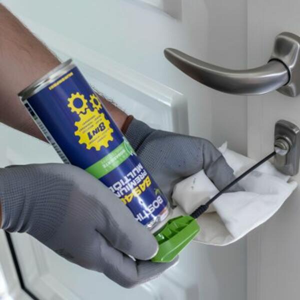 Lithuania tutorial moisture displacing lubricant step 2