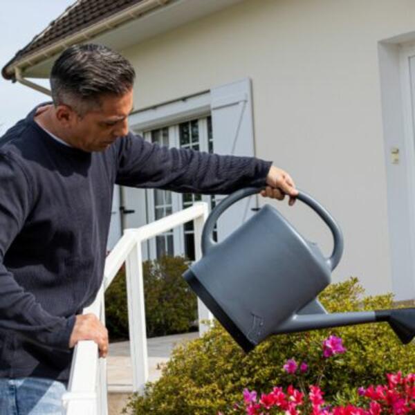 Romania tutorial repair cracked watering can block 1