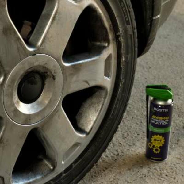 Poland Cleaning tyres and rims step 1