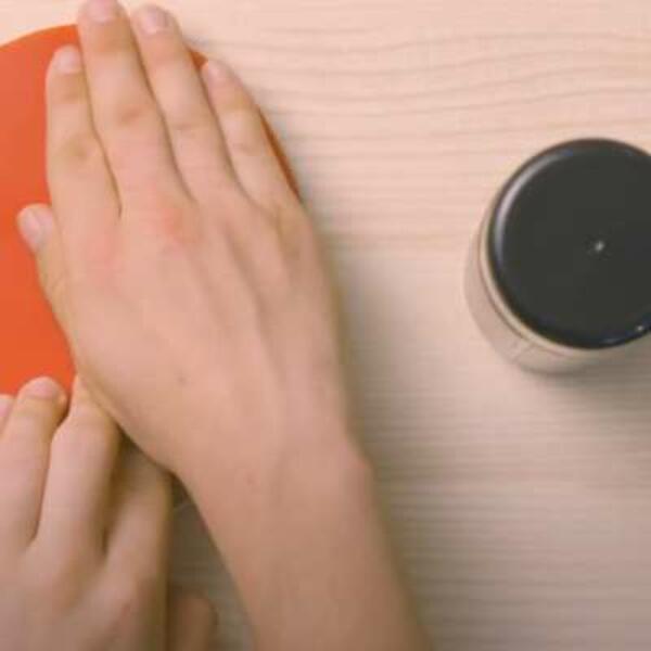 Poland How to use contact adhesive spray glue Step 3