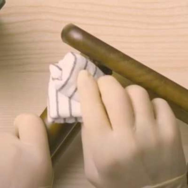 Poland Tutorial How to remove cyanoacrylate glue from furniture step 4