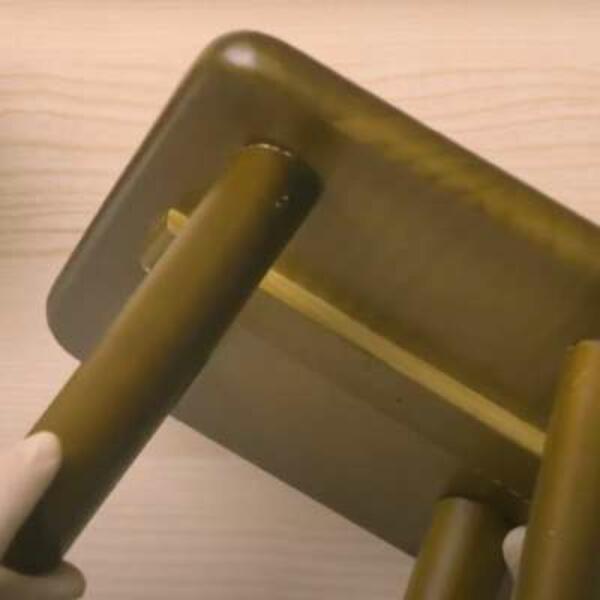 Poland Tutorial How to remove cyanoacrylate glue from furniture step 5
