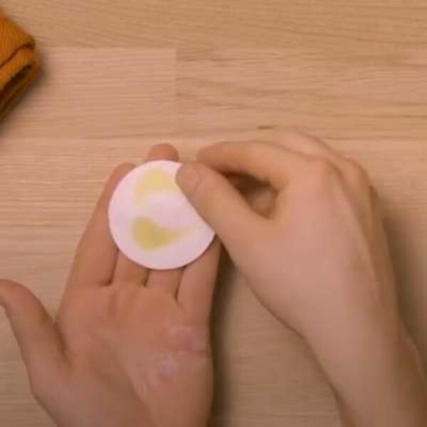 Poland Tutorial How to remove cyanoacrylate glue from skin step 2