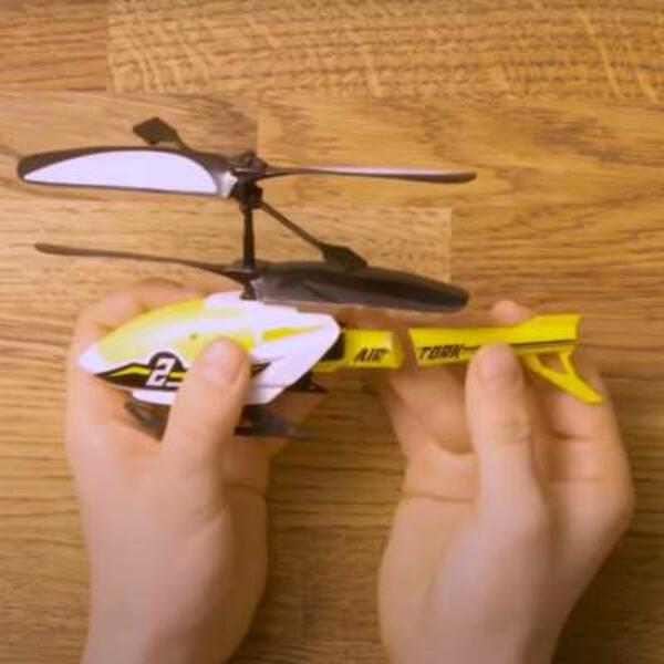 Poland Tutorial How to repair a hard plastic object using glue step 3