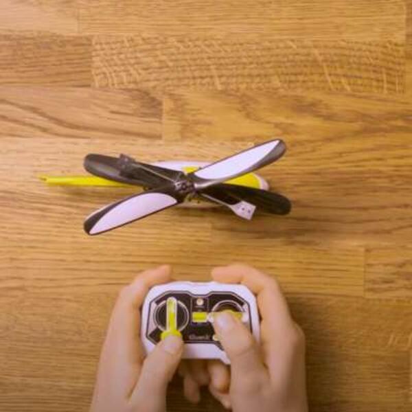 Poland Tutorial How to repair a hard plastic object using glue step 4