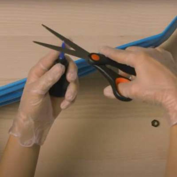 Poland Tutorial How to secure the screw step 2