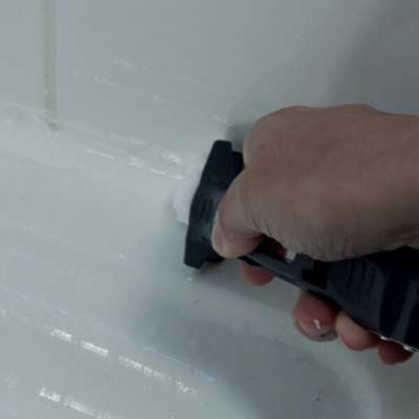 Poland tutorial How to seal shower step 4