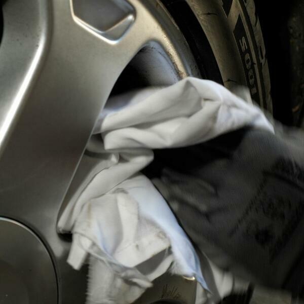 Latvia tutorial cleaning tyres rims step 3