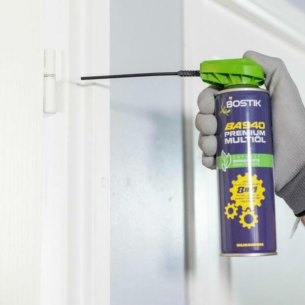 Latvia tutorial squeaky door hinges step 2