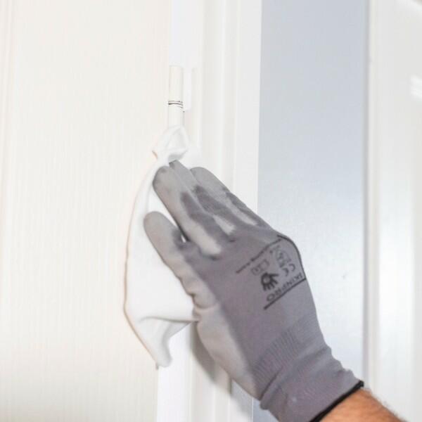 Latvia tutorial squeaky door hinges step 3