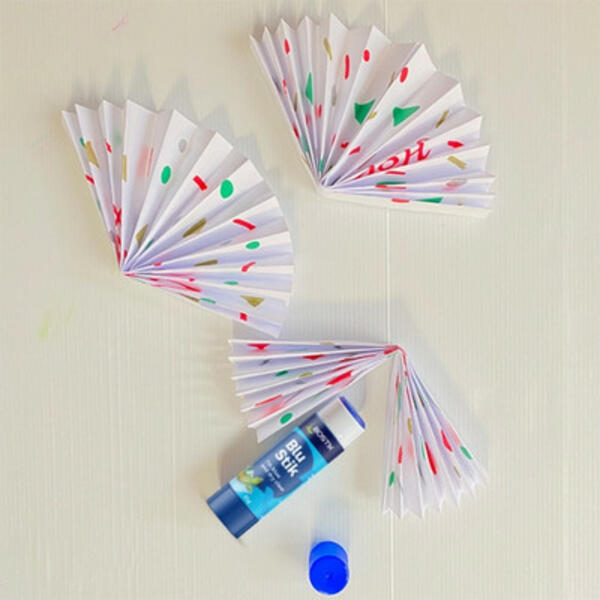 Australia Xmas Party Fan step 4