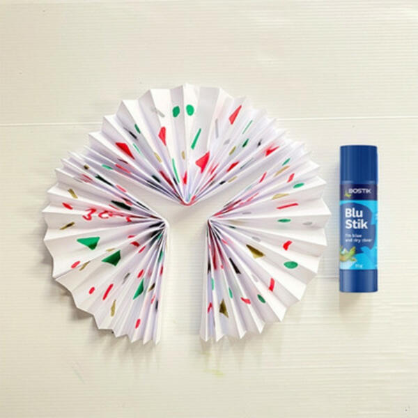 Australia Xmas Party Fan step 5