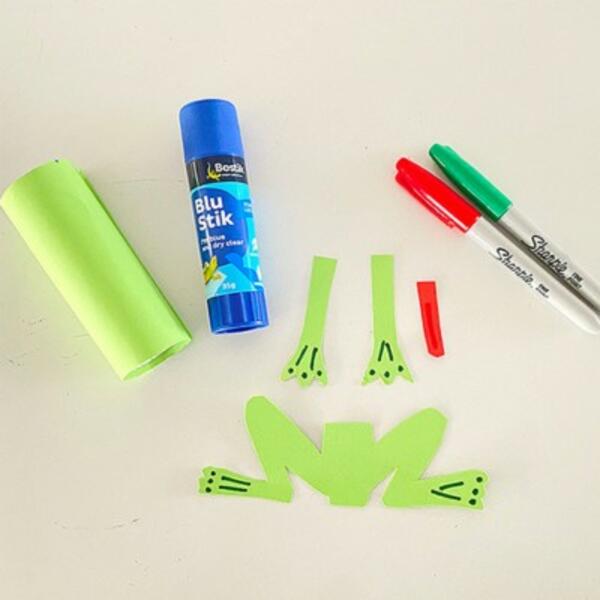 Australia tutorial toilet roll frog step 3