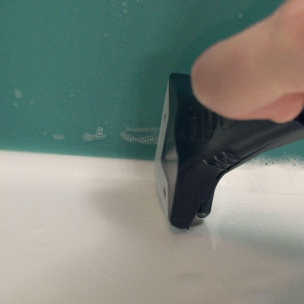 Belarus Tutorial how to seal a sink step 4