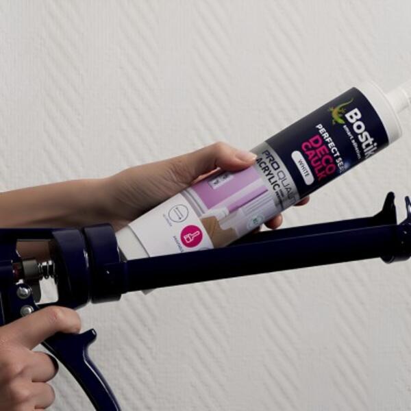 Lithuania tutorial How to seal a skirting board step 1