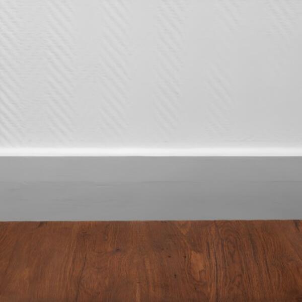 Lithuania tutorial How to seal a skirting board step 4