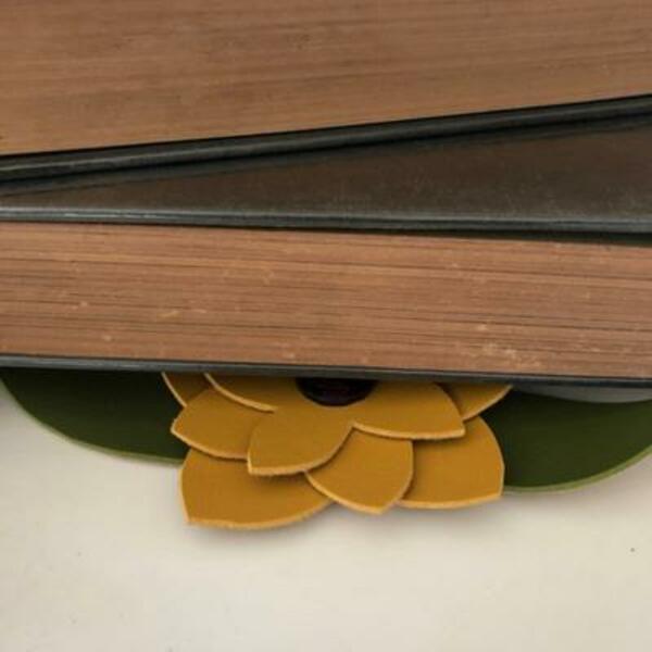 Philippines make leather flower charms Step 3