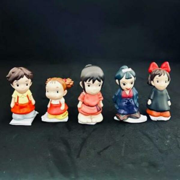 Philippines design shelf hack with blu tack Step 3