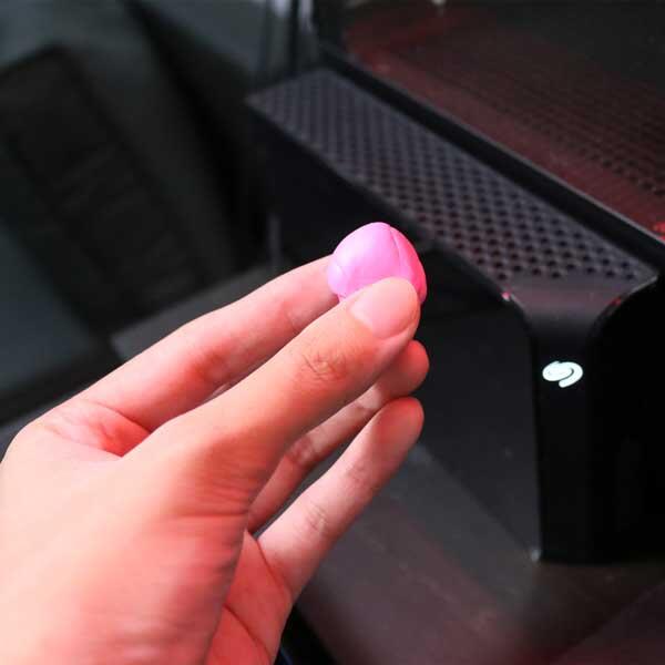 Hong Kong EN Tutorial How To Block Light With Blu Tack Step 2