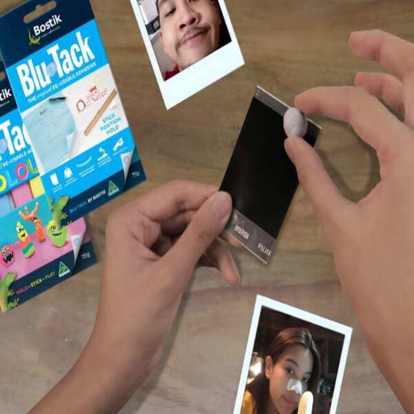 Hong Kong Mandarin Chinese easy way to display your photos with blu tack step 2