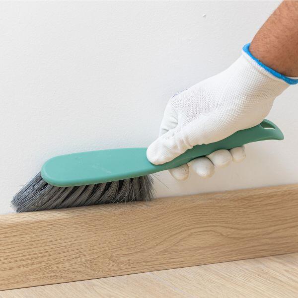 Moldova RU how to seal baseboards step 1