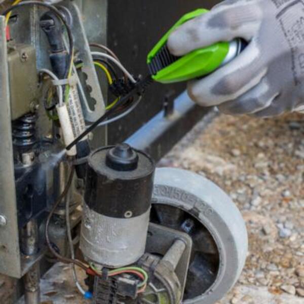 Romania intretinerea contactelor electrice step 3