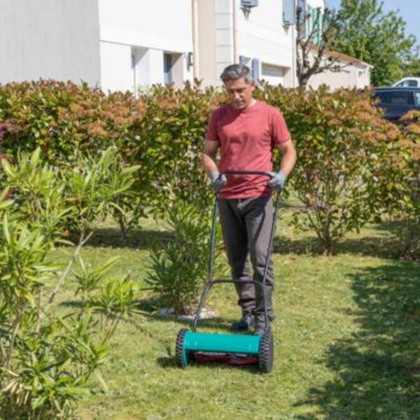 Romania intretinerea masina de tuns iarba step 2