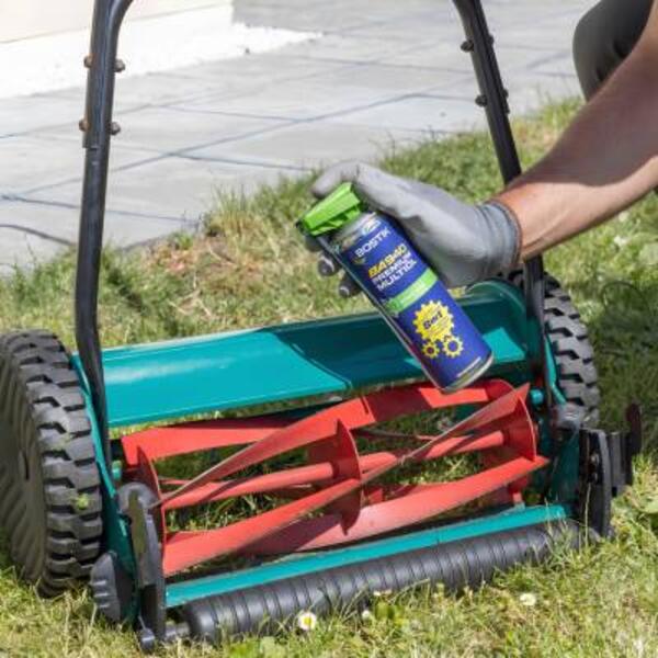 Estonia lubrication of a mower step 1