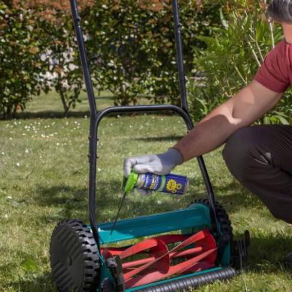  Estonia lubrication of a mower step 2
