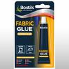 Συσκευασία Bostik Fabric Glue 20ml με στόμιο εφαρμογής, παρουσιάζοντας ελαστική κόλλα υφασμάτων που πλένεται στο πλυντήριο και είναι ασφαλής στο σιδέρωμα.