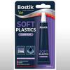 Συσκευασία Bostik Soft Plastics Clear Glue με λεπτή μύτη για εύκαμπτες πλαστικές επιφάνειες, παρουσιάζοντας αντοχή στο νερό και ισχυρή συγκόλληση.