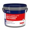 Seau 8 kg Bostik Colle Carrelage Mur Intérieur Pièce Humide, pâte D2ET offrant confort d’application et excellente tenue pour carreaux jusqu’à 44×44 cm.