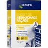 Boîte 1 kg d’enduit de rebouchage façade Bostik, montrée avec application sur mur extérieur pour réparer trous et fissures avec forte adhérence.